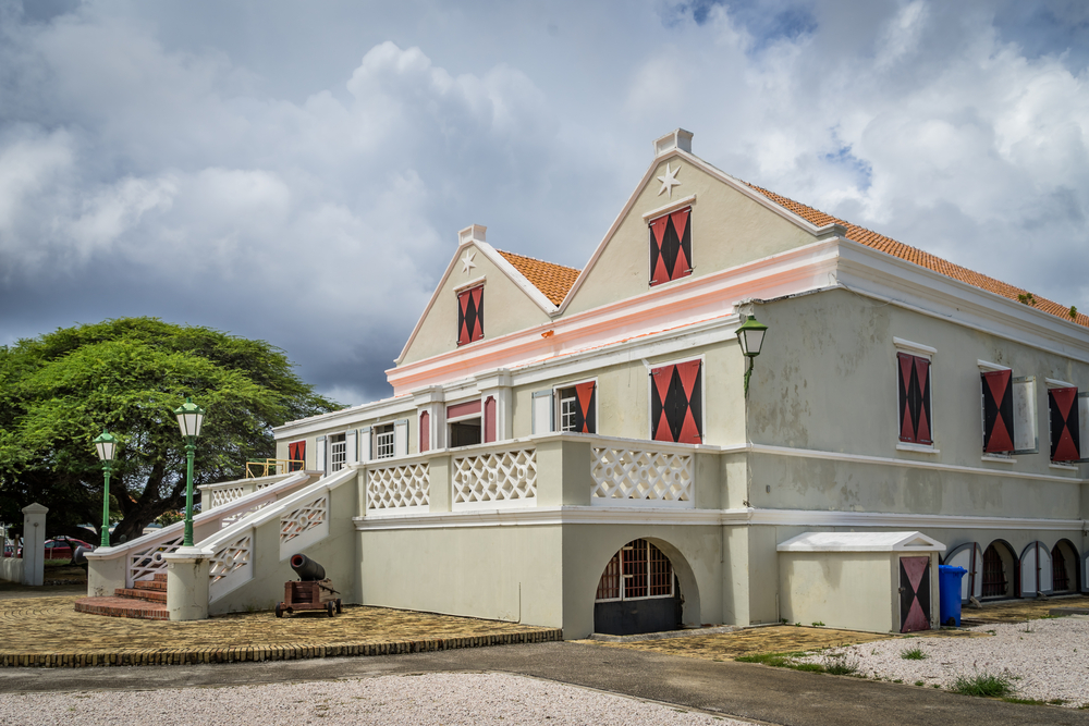 living in curaçao