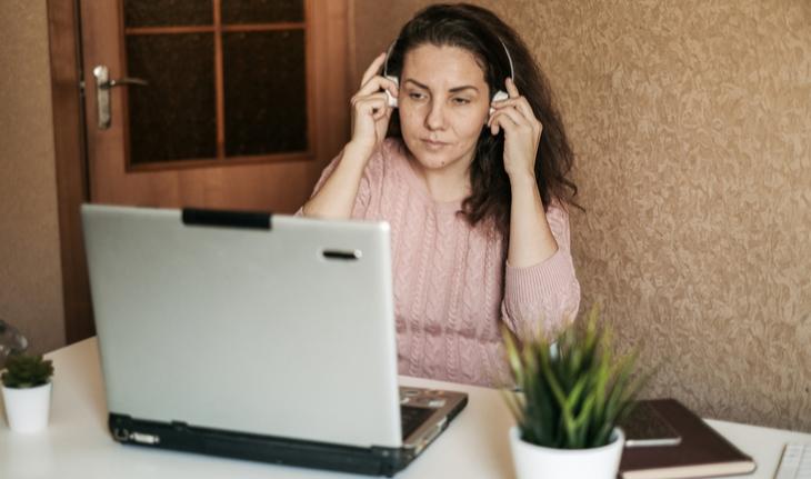 woman online English tutor at a laptop