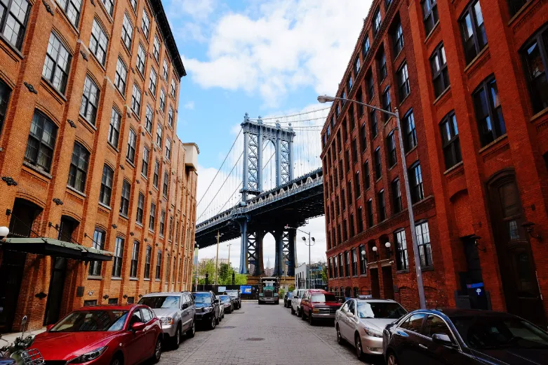 manhattan bridge in new york city
